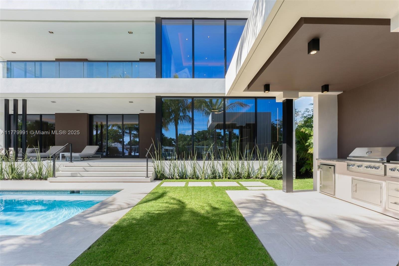 13225 Arch Creek Ter