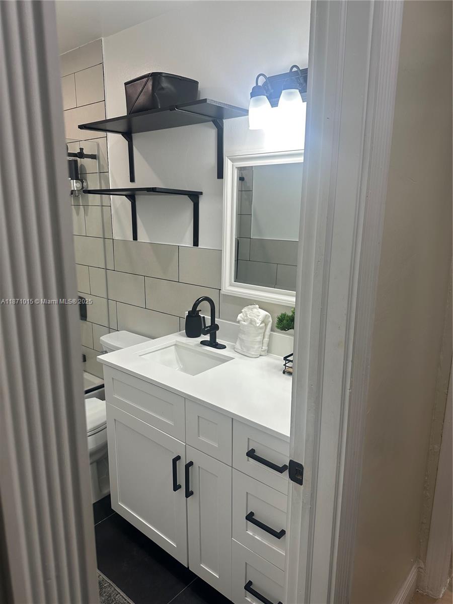 IRONS MANOR 5TH ADDN - Residential Lease