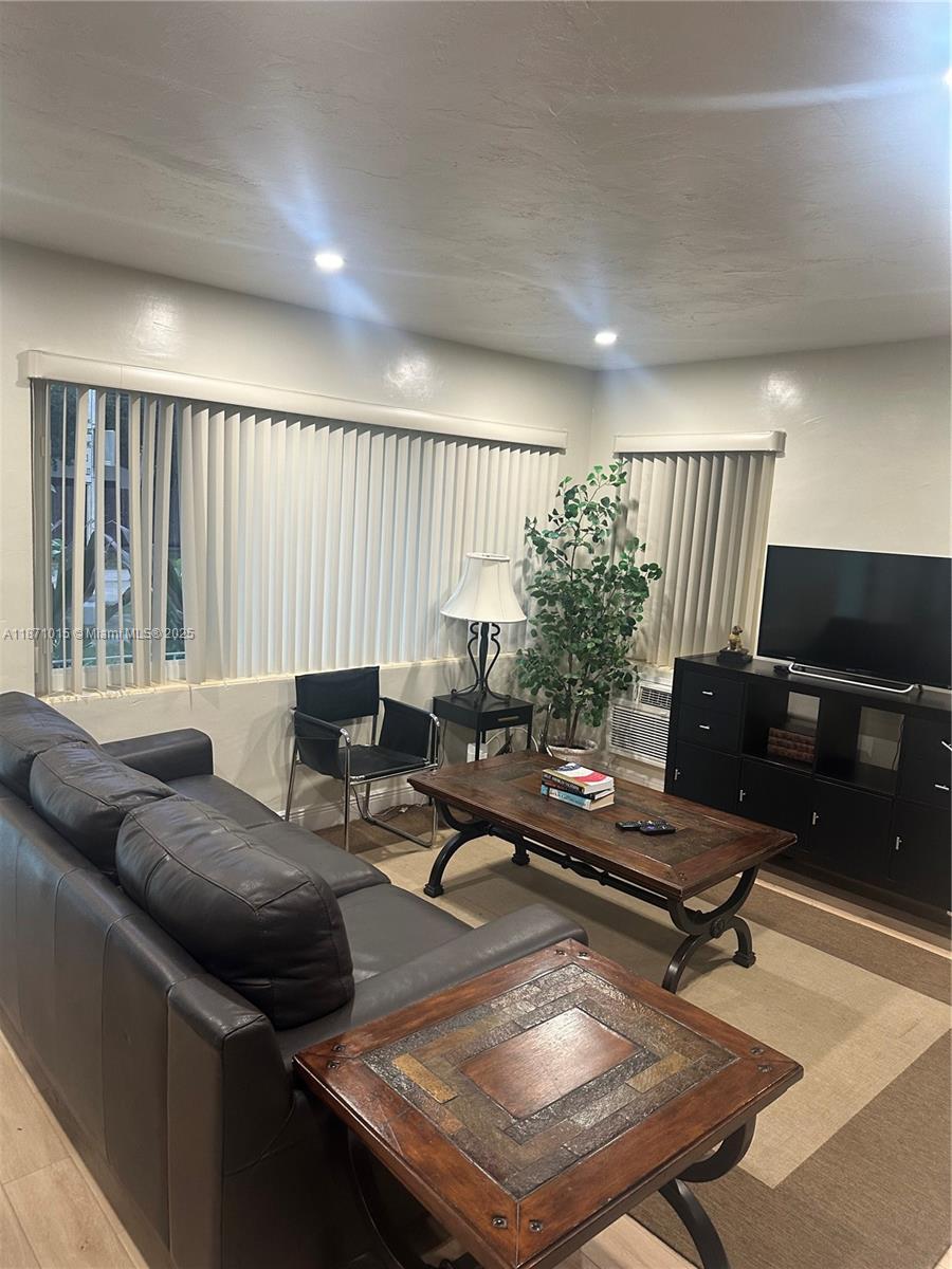 IRONS MANOR 5TH ADDN - Residential Lease