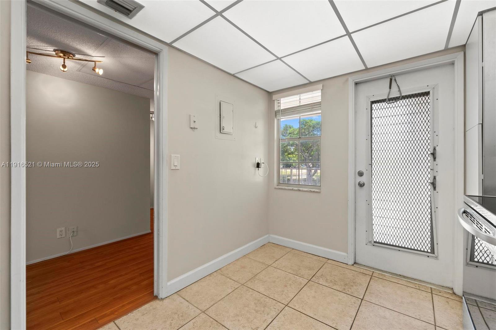 NO 30 PALM-AIRE COUNTRY C - Residential Lease