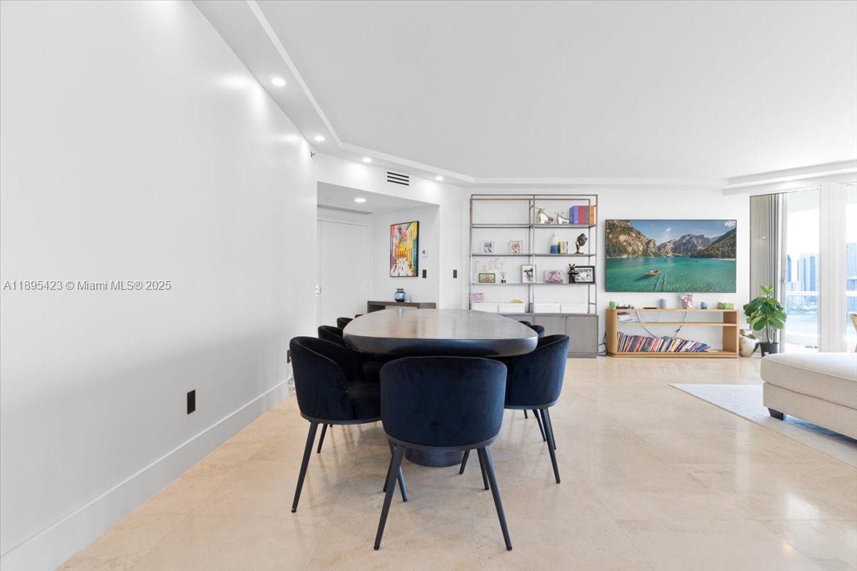 7000 ISL BLVD WILLIAMS IS - Residential