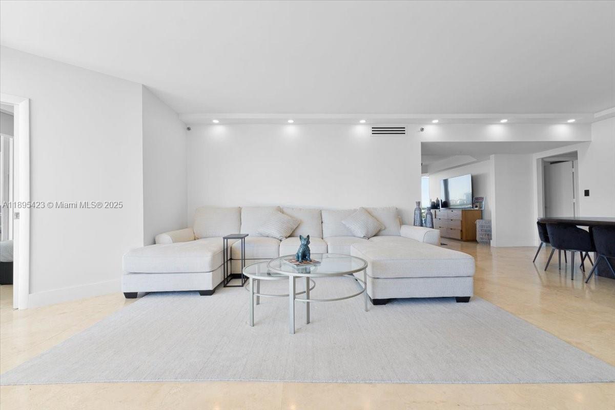 7000 ISL BLVD WILLIAMS IS - Residential