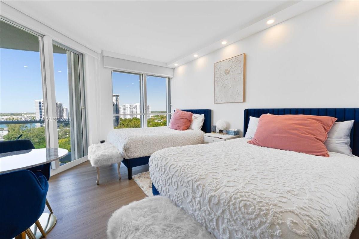 7000 ISL BLVD WILLIAMS IS - Residential