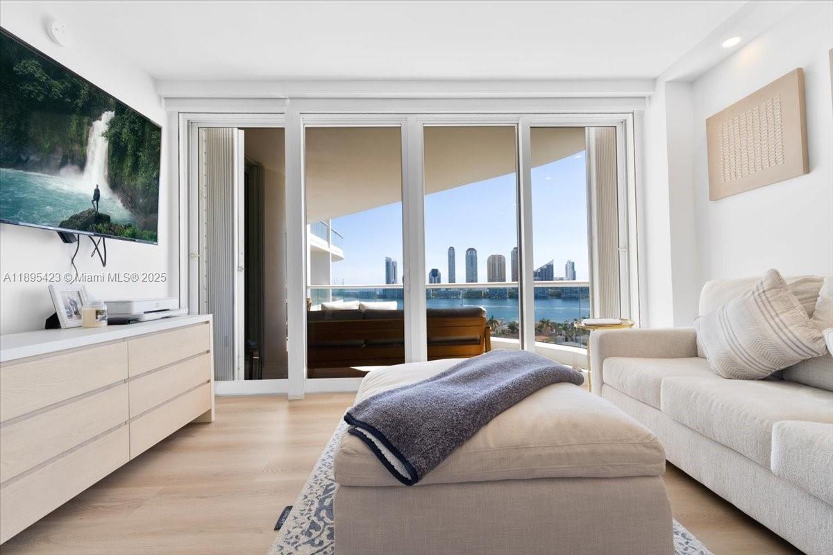 7000 ISL BLVD WILLIAMS IS - Residential