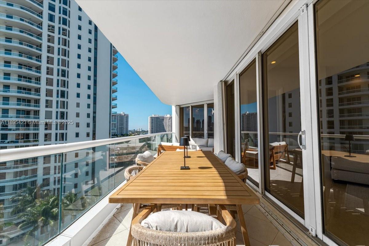 7000 ISL BLVD WILLIAMS IS - Residential