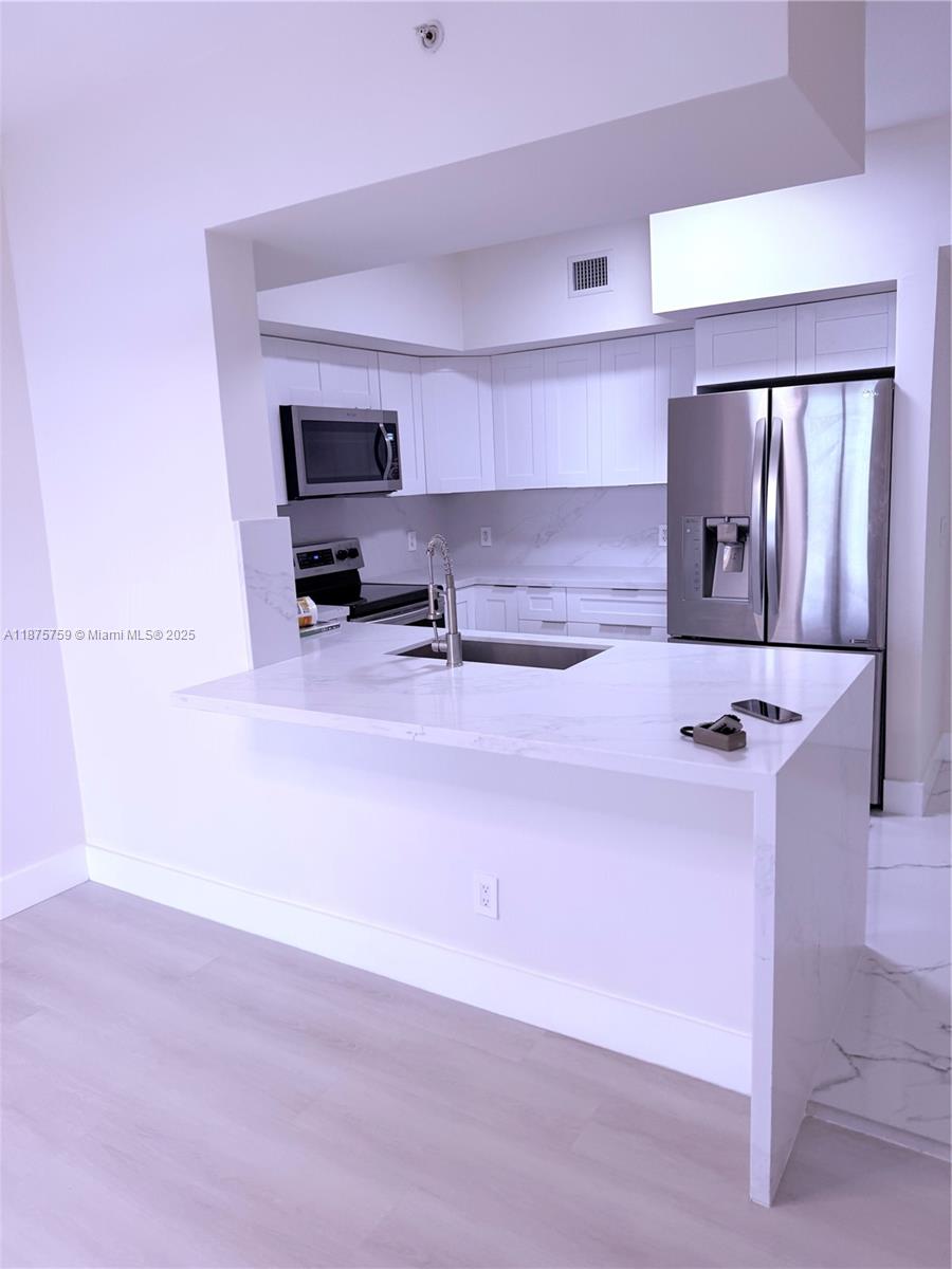 PUERTA DE PALMAS CONDO - Residential