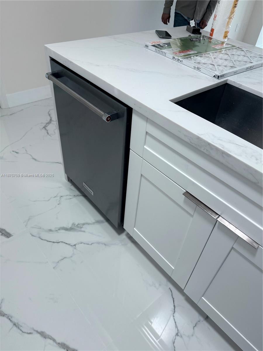 PUERTA DE PALMAS CONDO - Residential