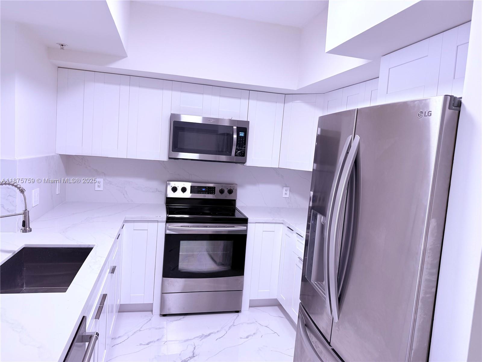 PUERTA DE PALMAS CONDO - Residential