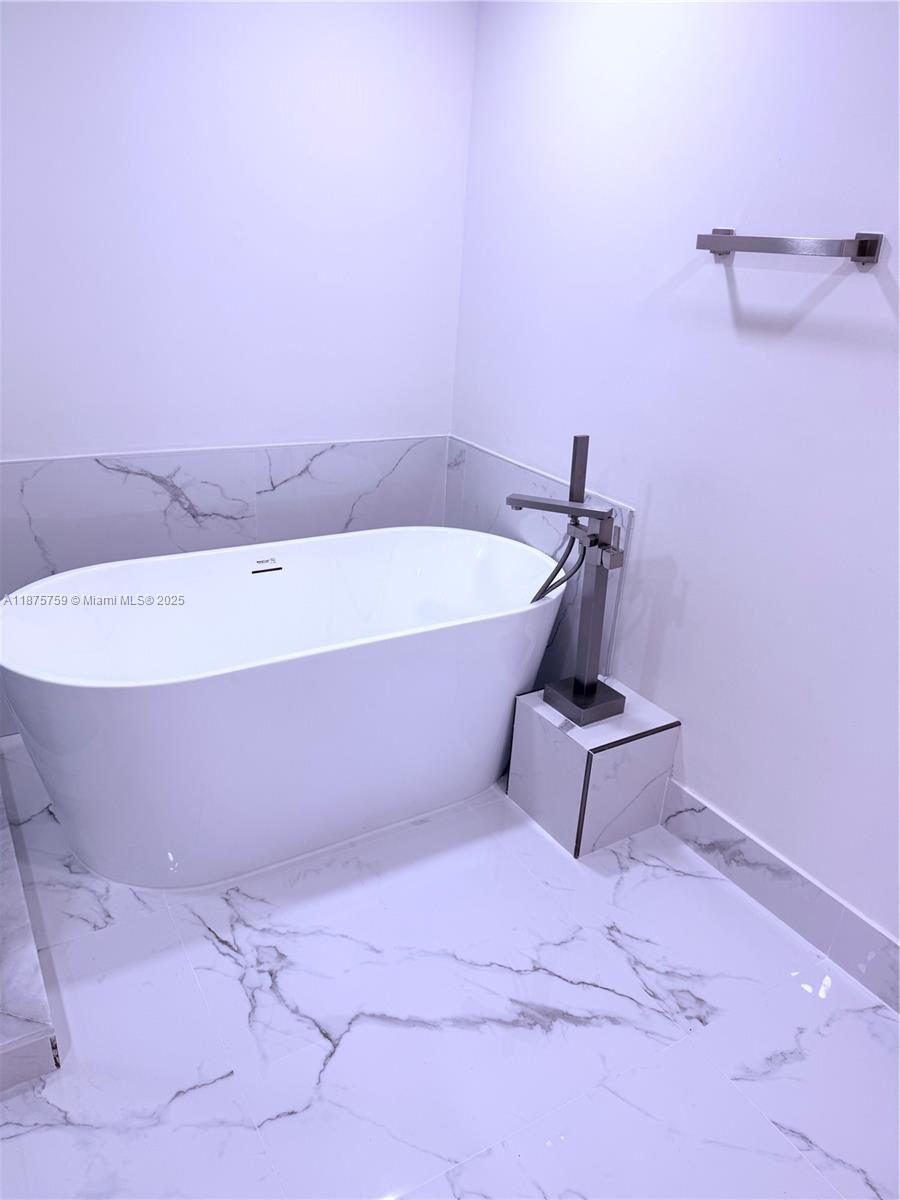 PUERTA DE PALMAS CONDO - Residential