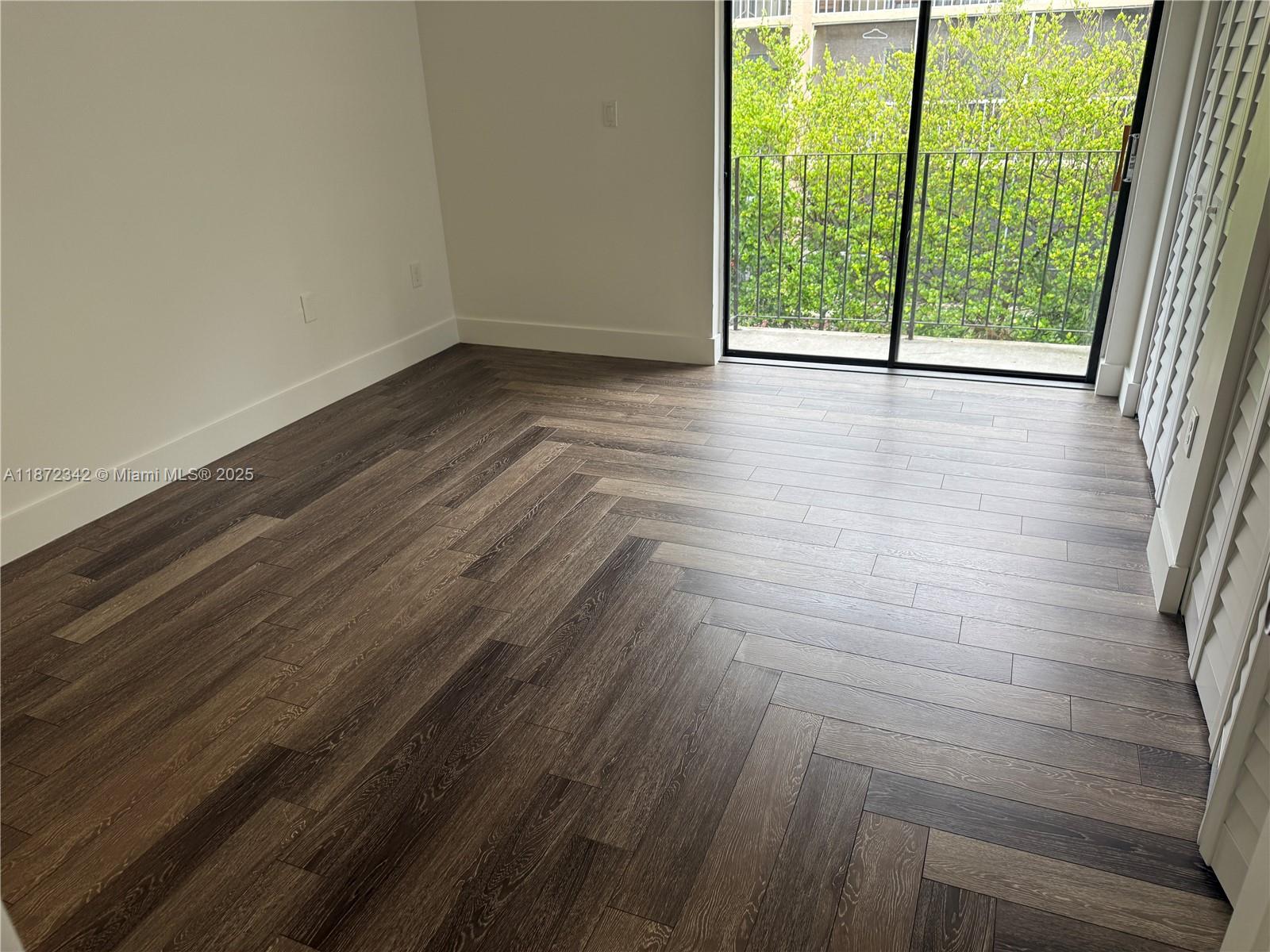 LAGUNA TROPICAL CONDO - Residential