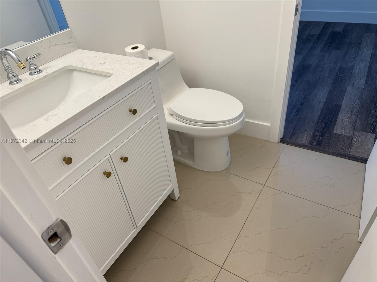 LAGUNA TROPICAL CONDO - Residential