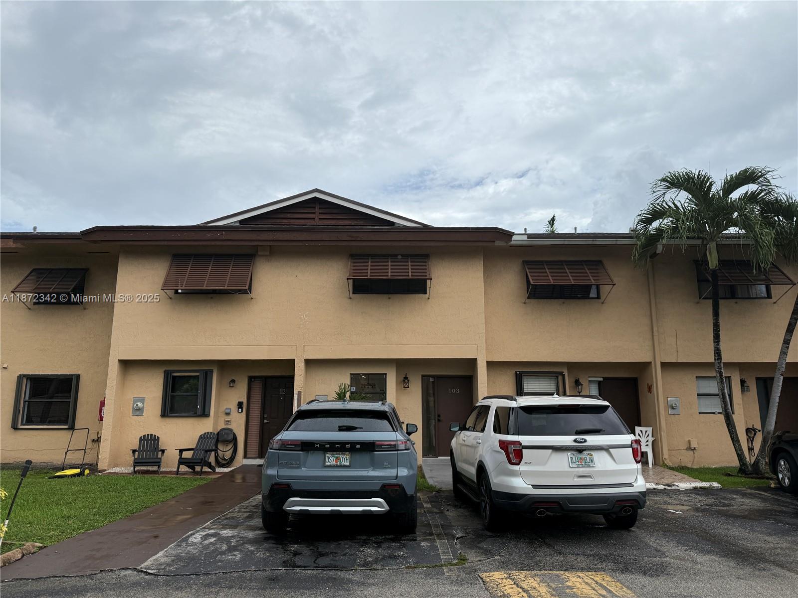 STUNNING 2 BED 1.5 BATH, FULLY REMODELED UNIT, EXCELLENT LOCATION AND PRICE, NEW KITCHEN AND APPLIANCES, TILE FLOORS AND HALF BATH ON FIRST FLOOR, LAMINATED WOOD FLOORS ON SECOND FLOOR AND FULLY UPDATED BATHROOM, PATIO. WASHER AND DRYER, PLENTY OF GUEST PARKING AND EXCELLENT AMENITIES, THIS UNIT A MUST SEE! MOTIVATED SELLER, EASY TO SHOW.