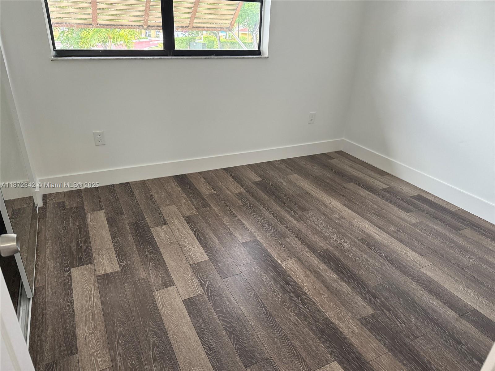 LAGUNA TROPICAL CONDO - Residential