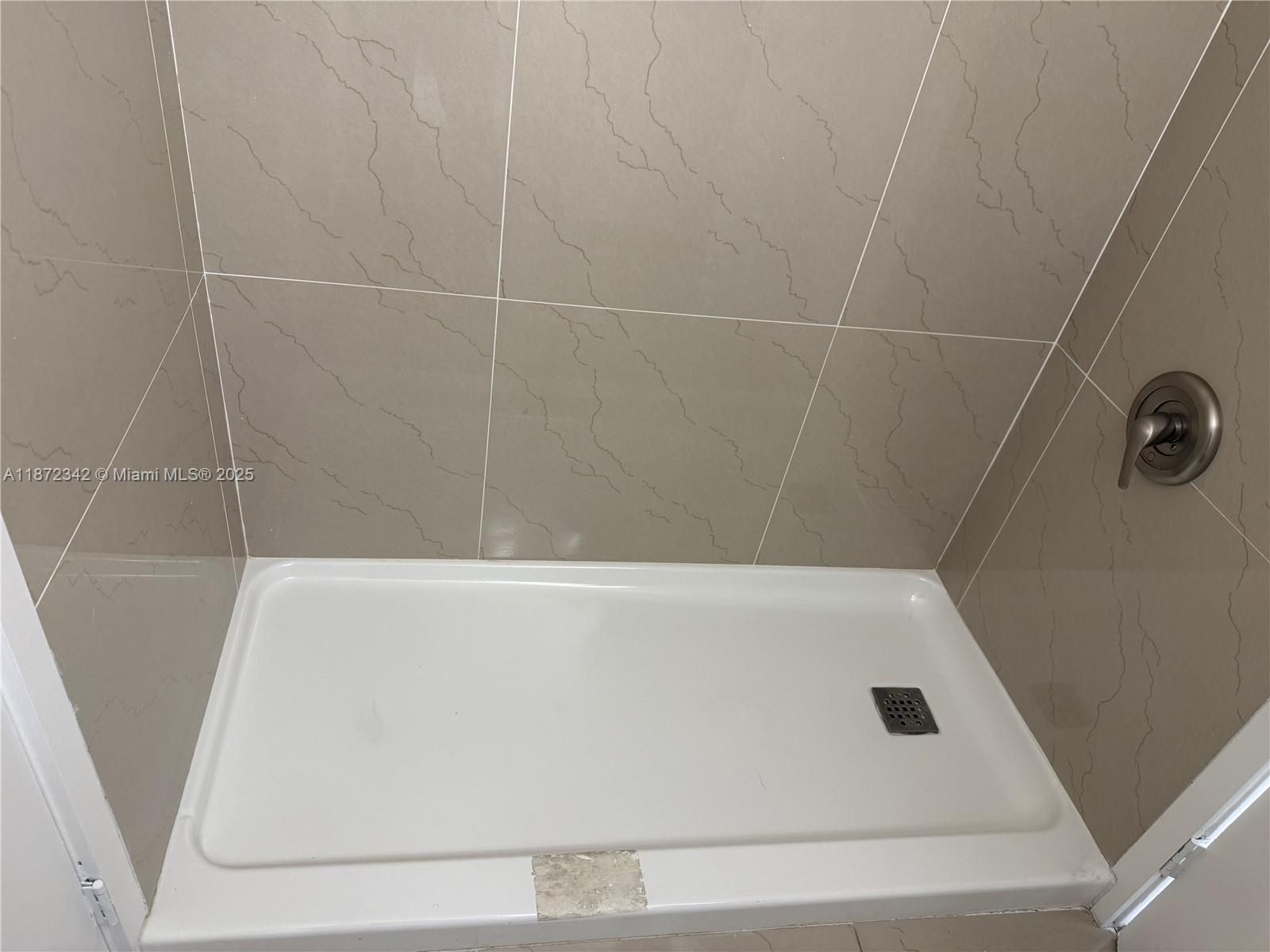 LAGUNA TROPICAL CONDO - Residential