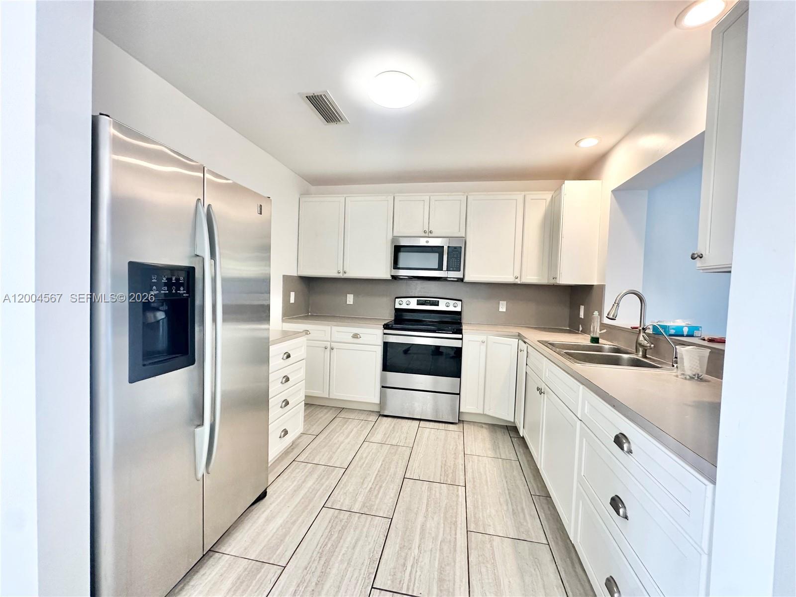 PERRY GAZLAY RLTY CO THE - Residential Lease