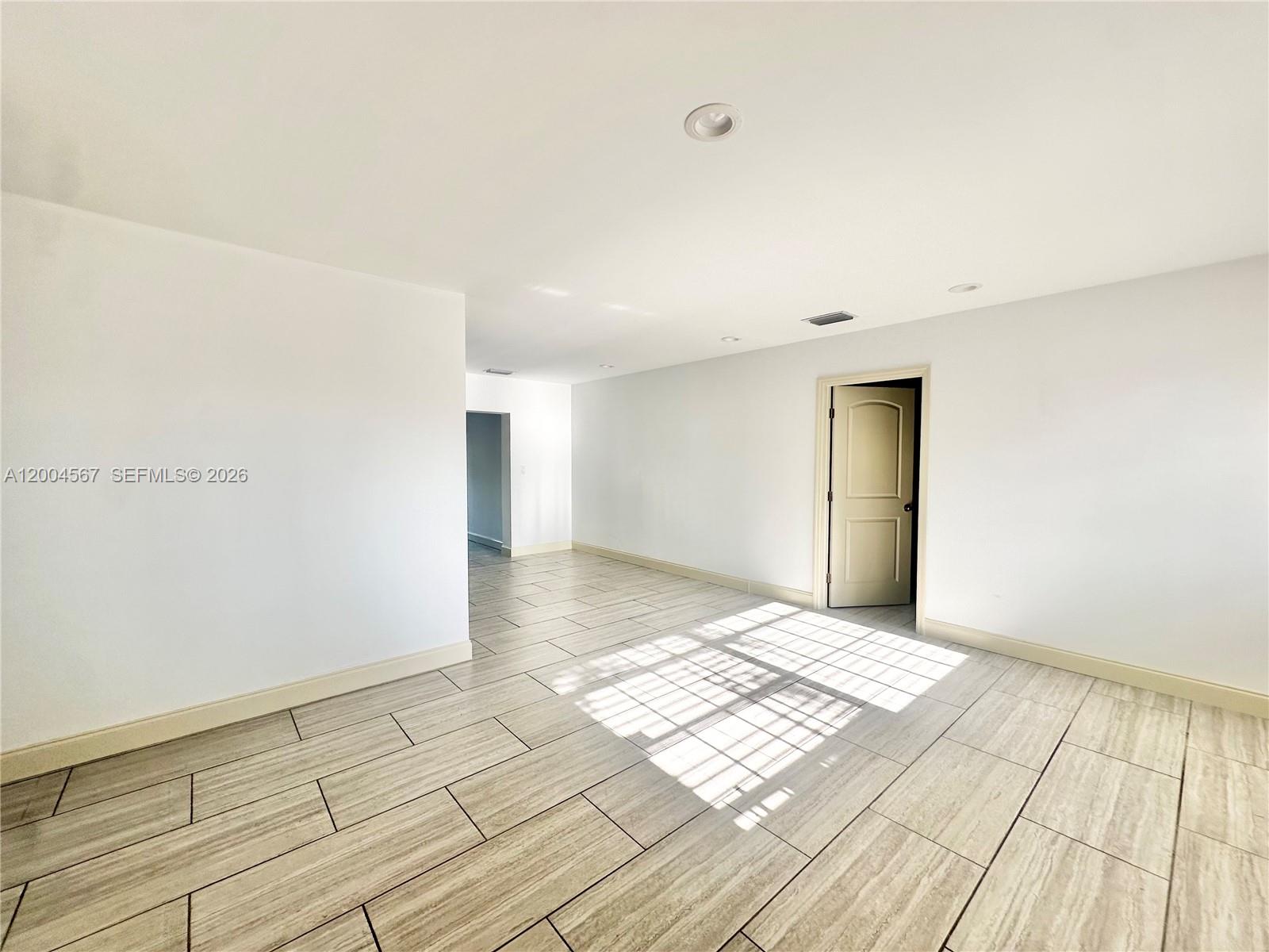 PERRY GAZLAY RLTY CO THE - Residential Lease