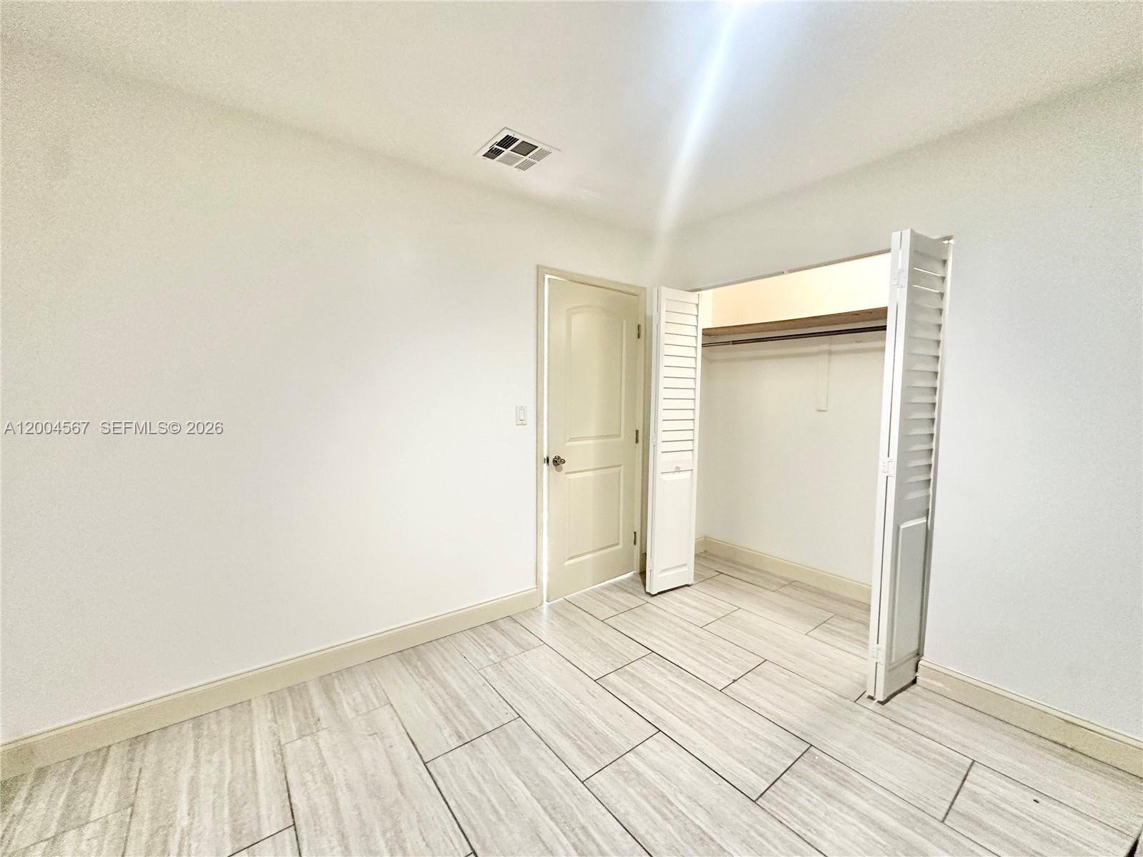 PERRY GAZLAY RLTY CO THE - Residential Lease