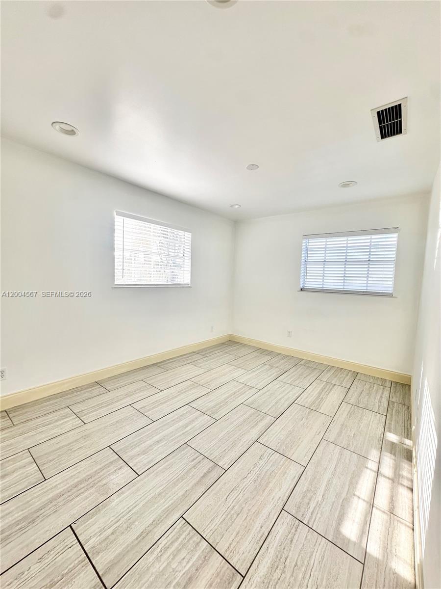 PERRY GAZLAY RLTY CO THE - Residential Lease