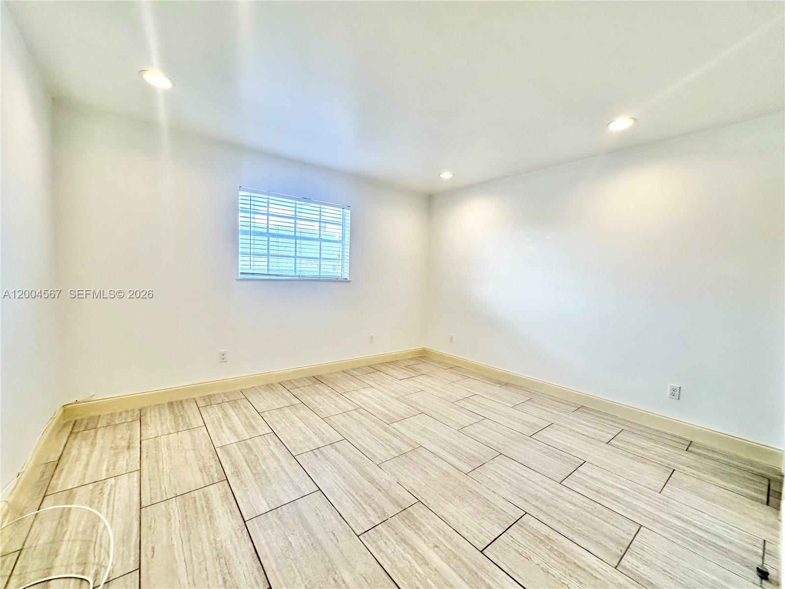 PERRY GAZLAY RLTY CO THE - Residential Lease