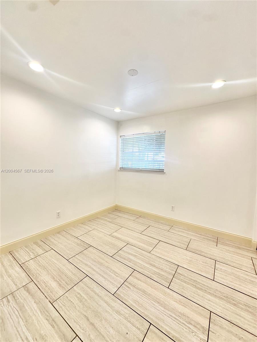 PERRY GAZLAY RLTY CO THE - Residential Lease