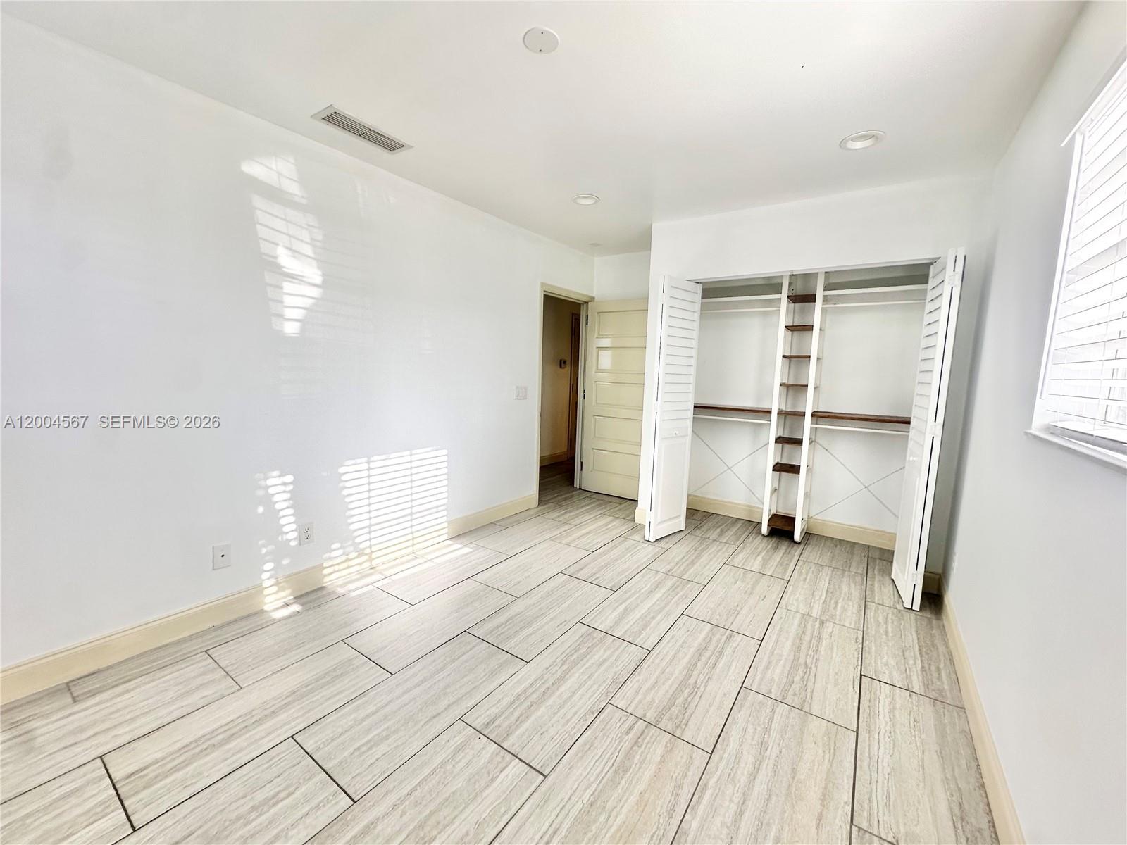 PERRY GAZLAY RLTY CO THE - Residential Lease