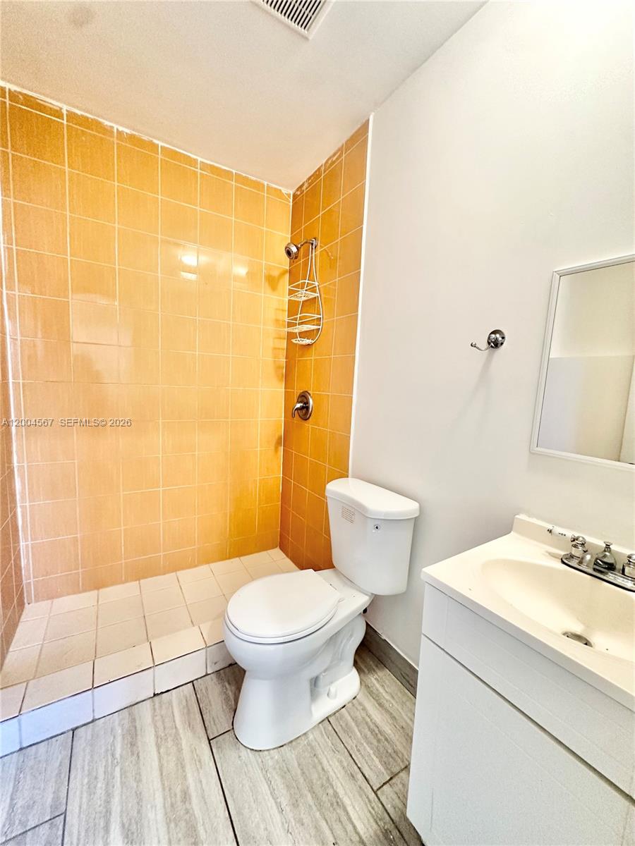 PERRY GAZLAY RLTY CO THE - Residential Lease