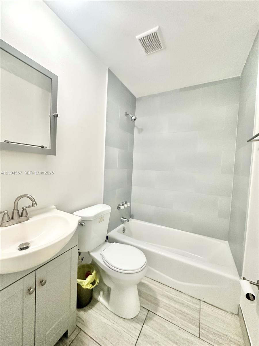 PERRY GAZLAY RLTY CO THE - Residential Lease