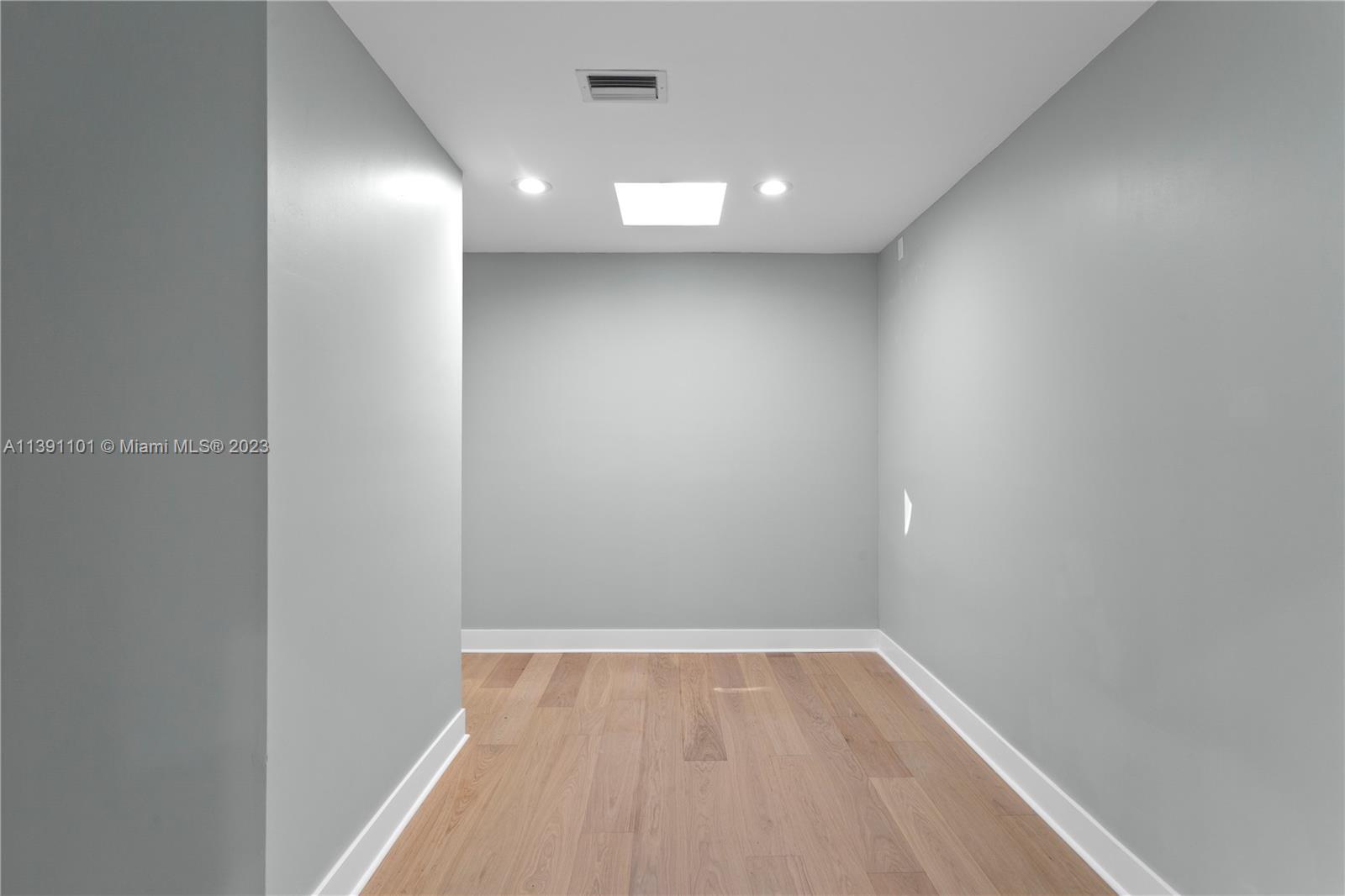 CORAL KEY VILLAS SEC 9 - Residential