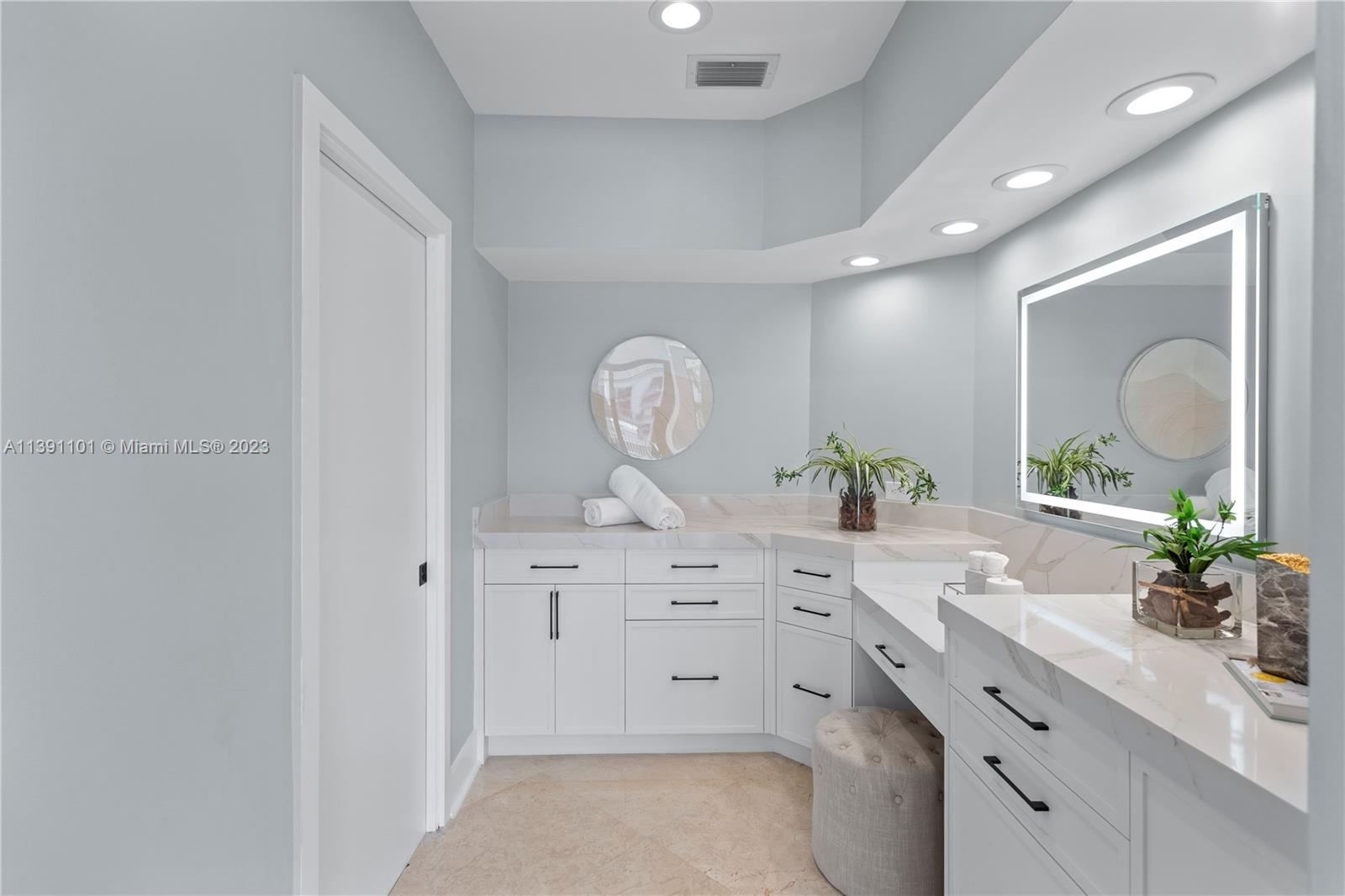 CORAL KEY VILLAS SEC 9 - Residential