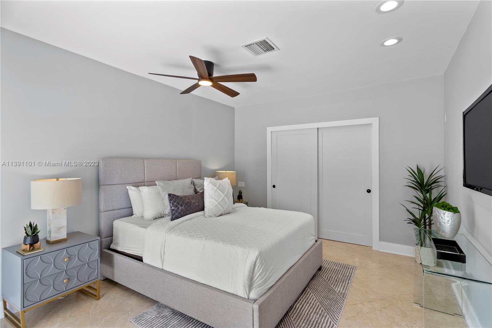 CORAL KEY VILLAS SEC 9 - Residential