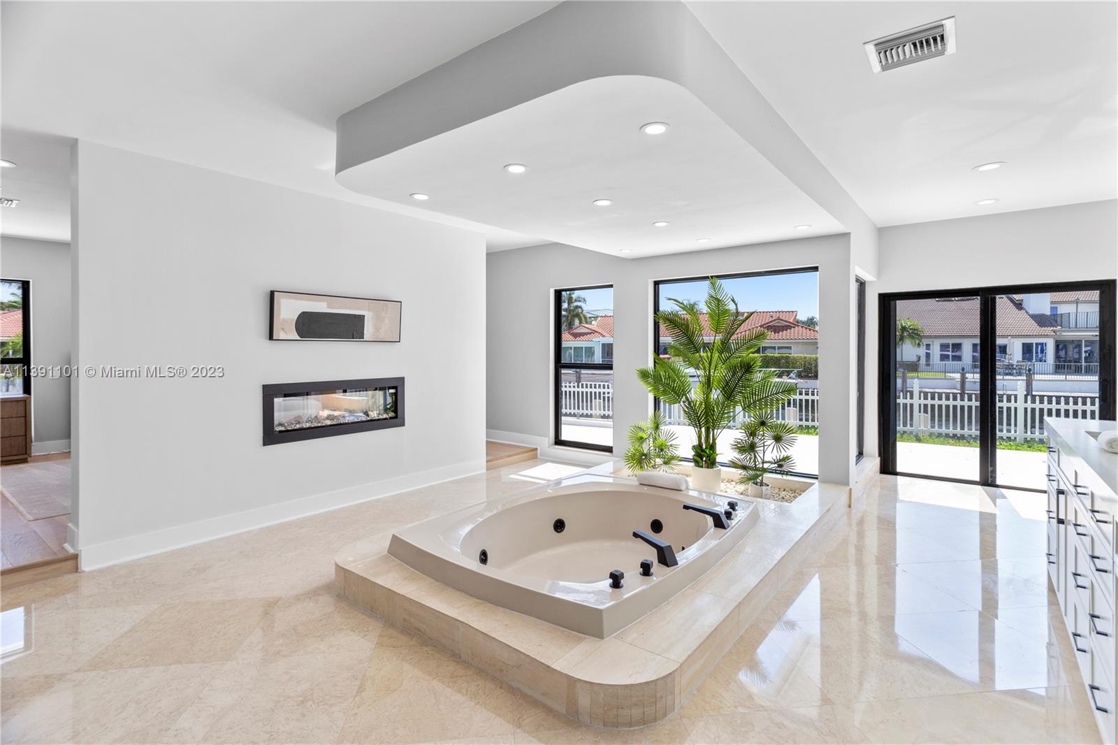 CORAL KEY VILLAS SEC 9 - Residential