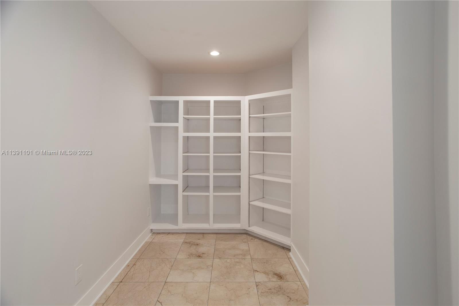 CORAL KEY VILLAS SEC 9 - Residential