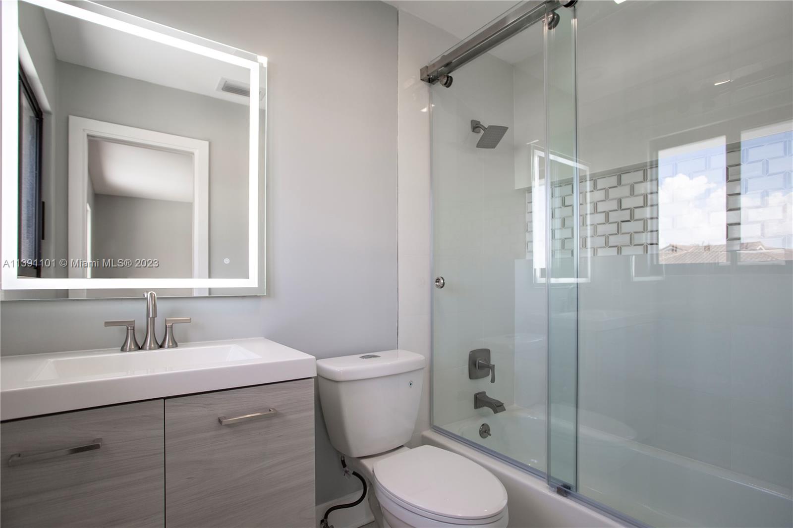 CORAL KEY VILLAS SEC 9 - Residential