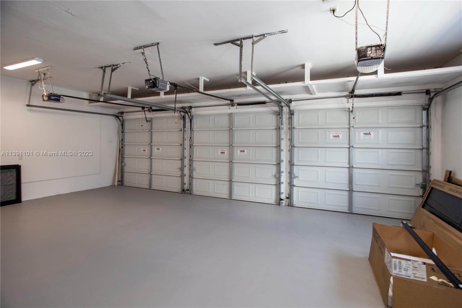 CORAL KEY VILLAS SEC 9 - Residential