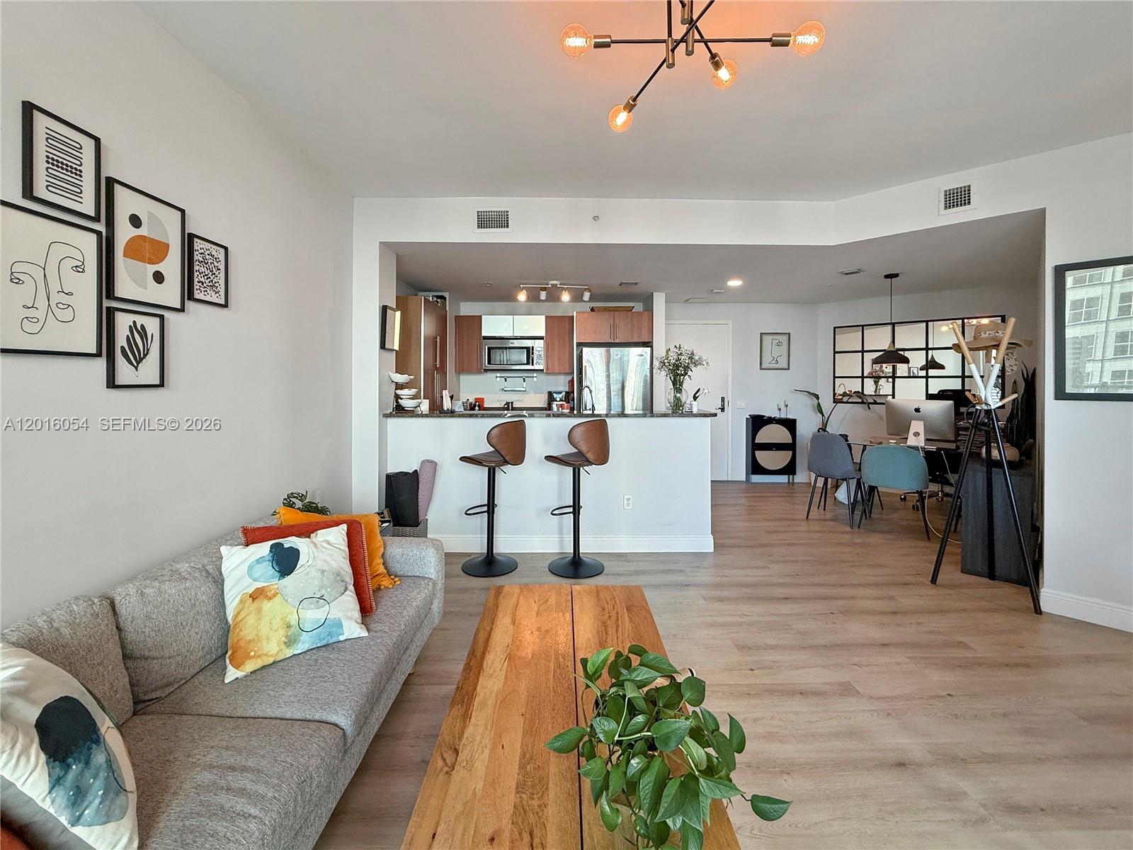 MET 1 CONDO - Residential Lease