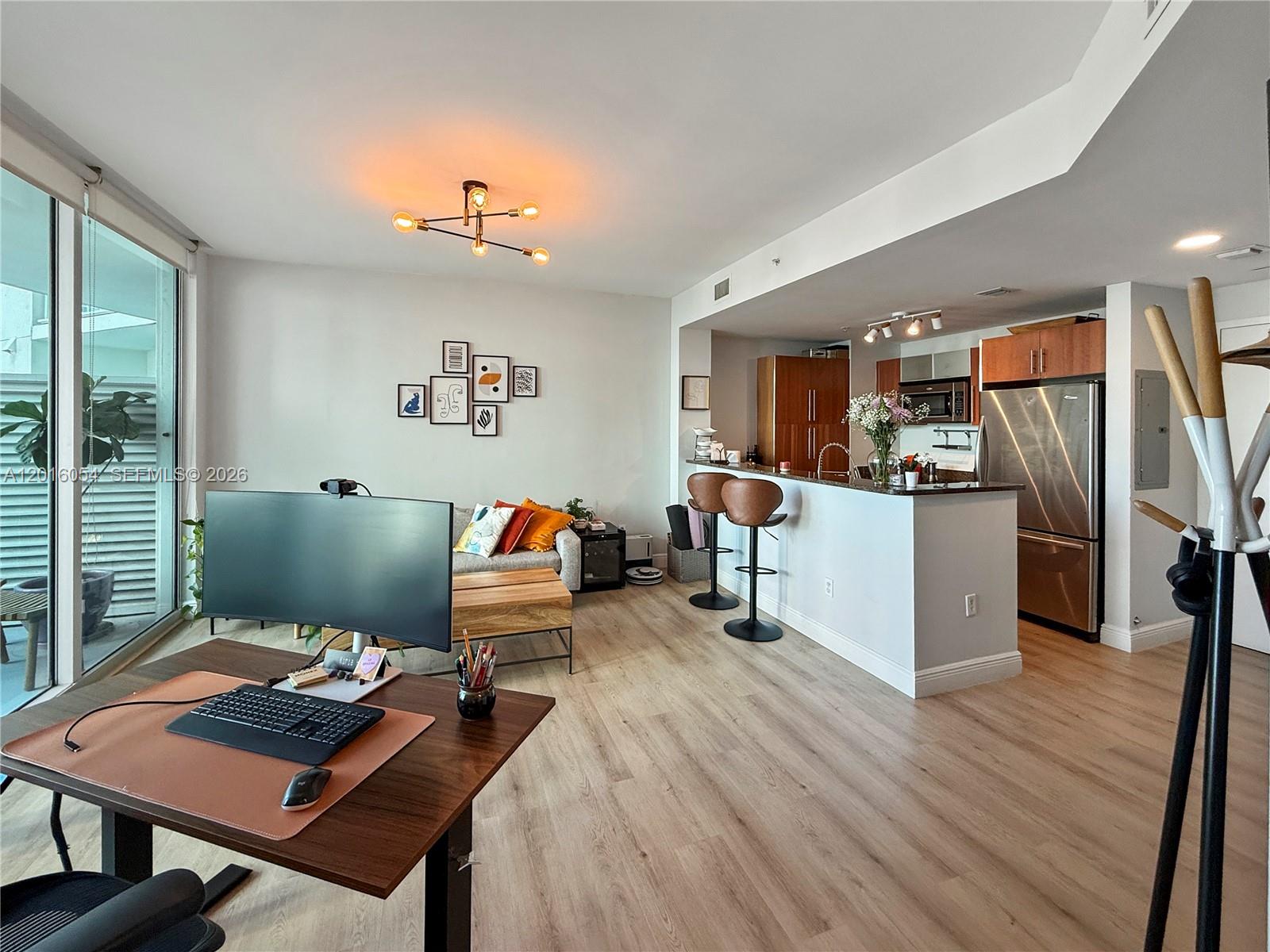 MET 1 CONDO - Residential Lease