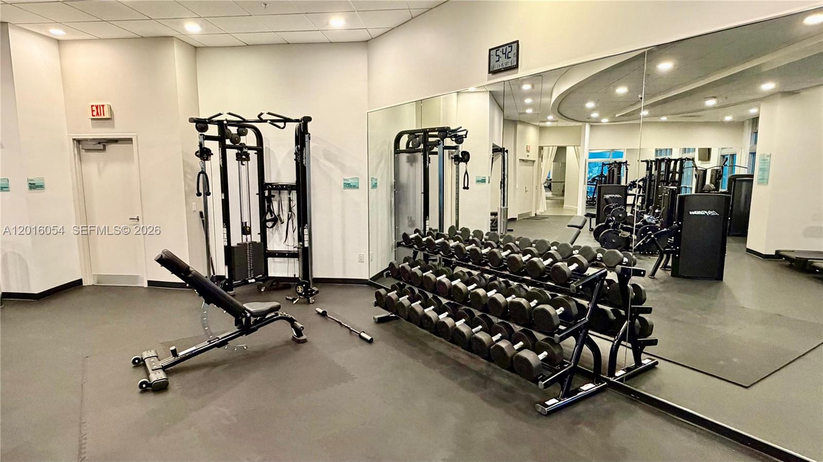 MET 1 CONDO - Residential Lease