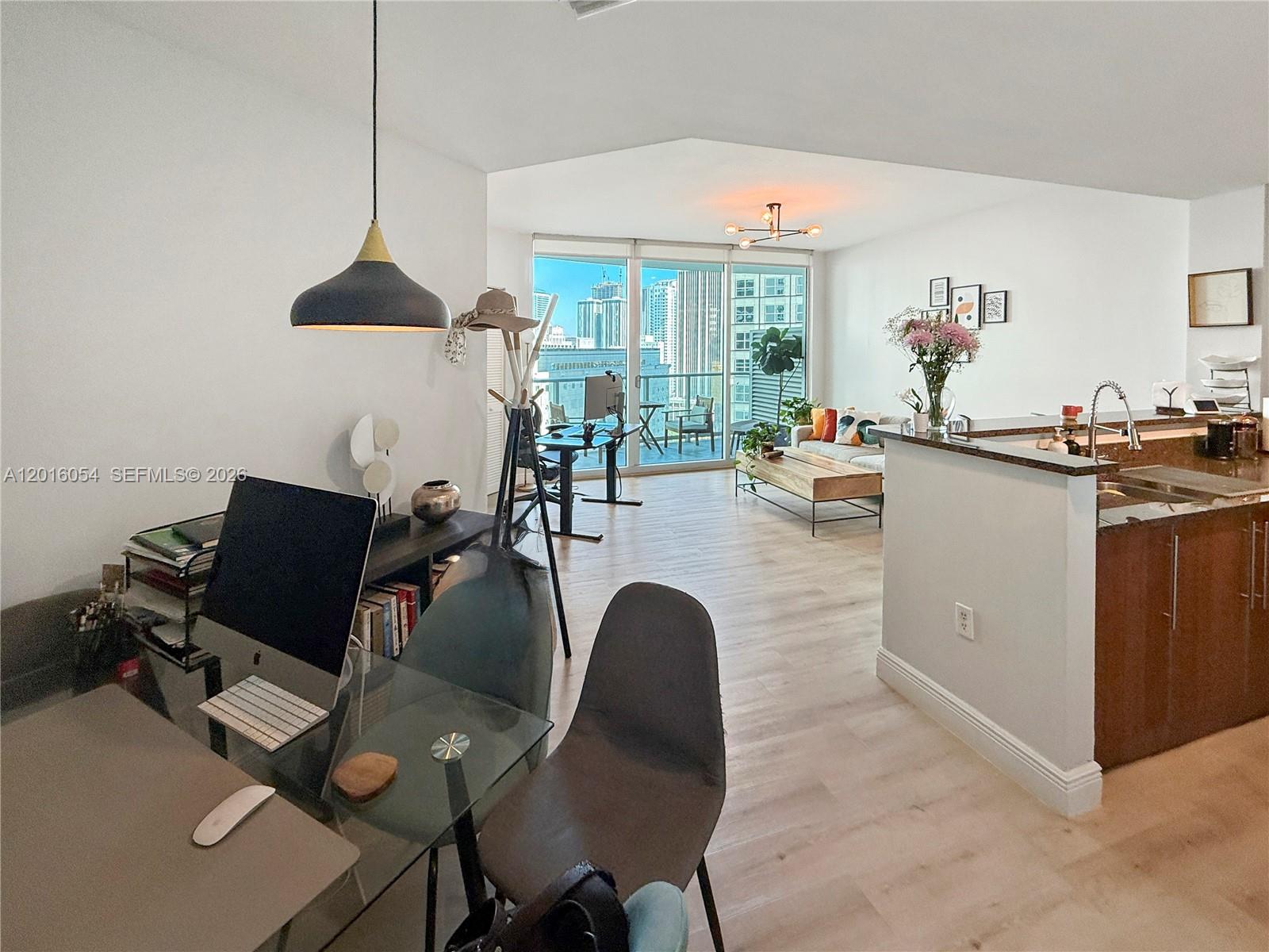 MET 1 CONDO - Residential Lease