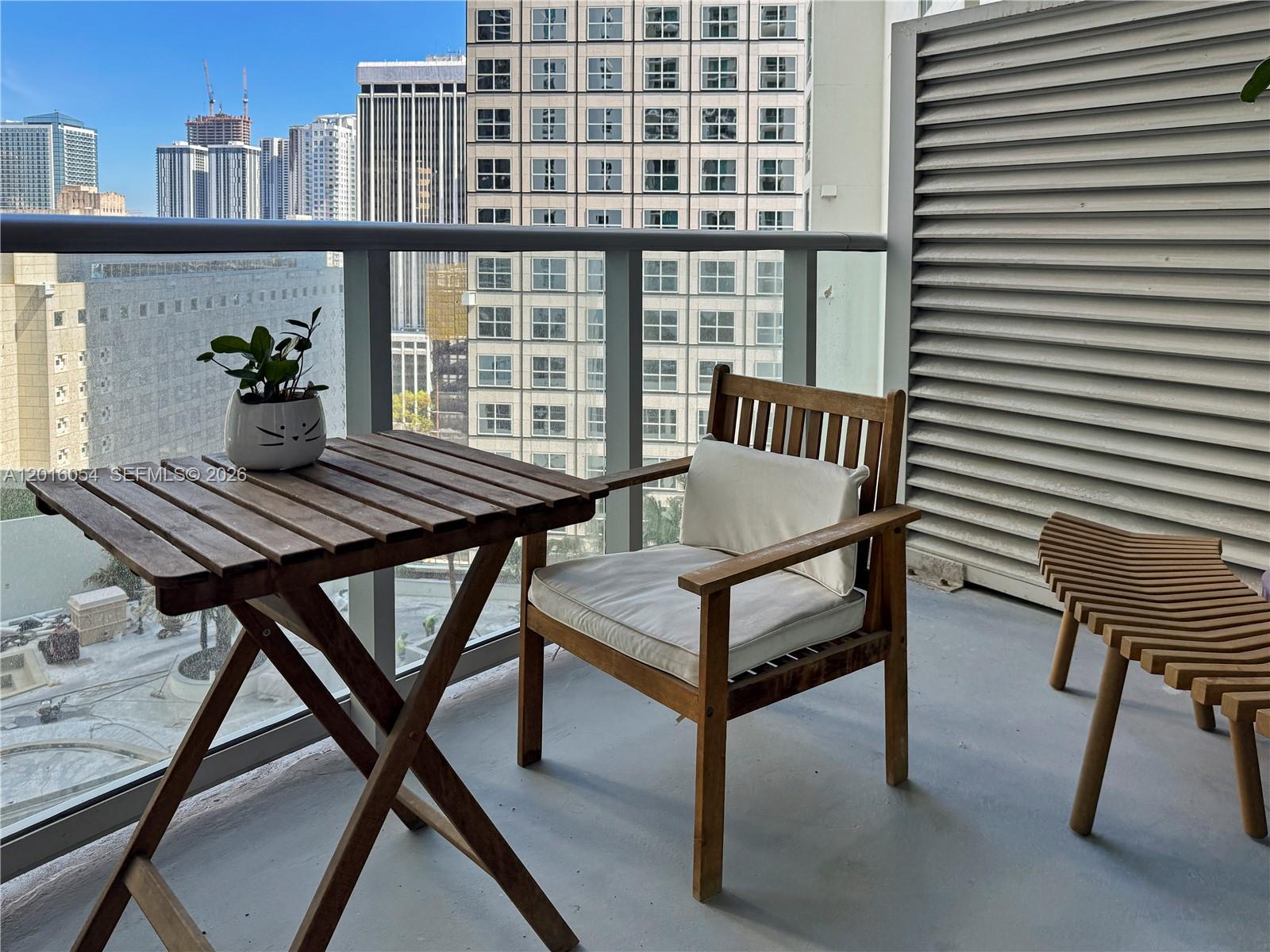 MET 1 CONDO - Residential Lease