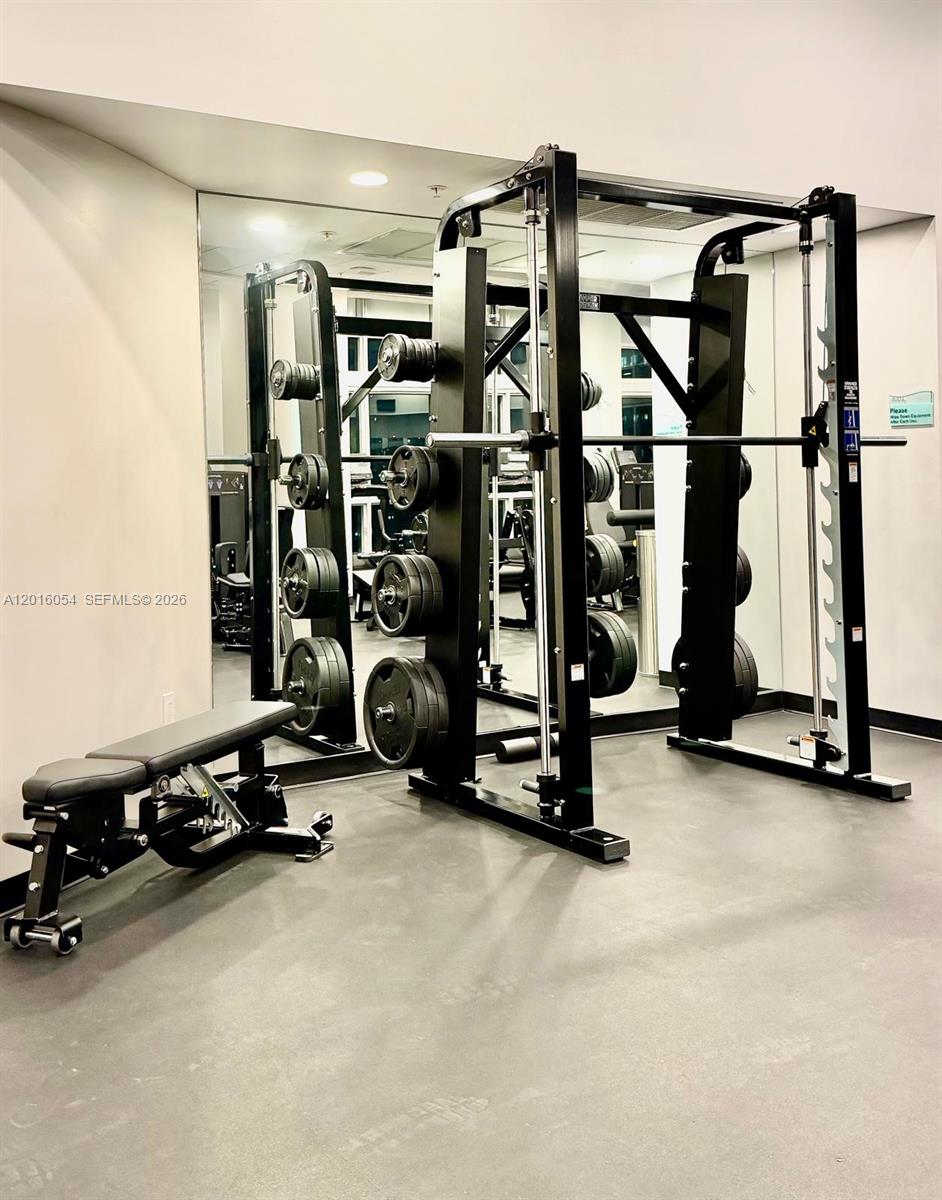 MET 1 CONDO - Residential Lease
