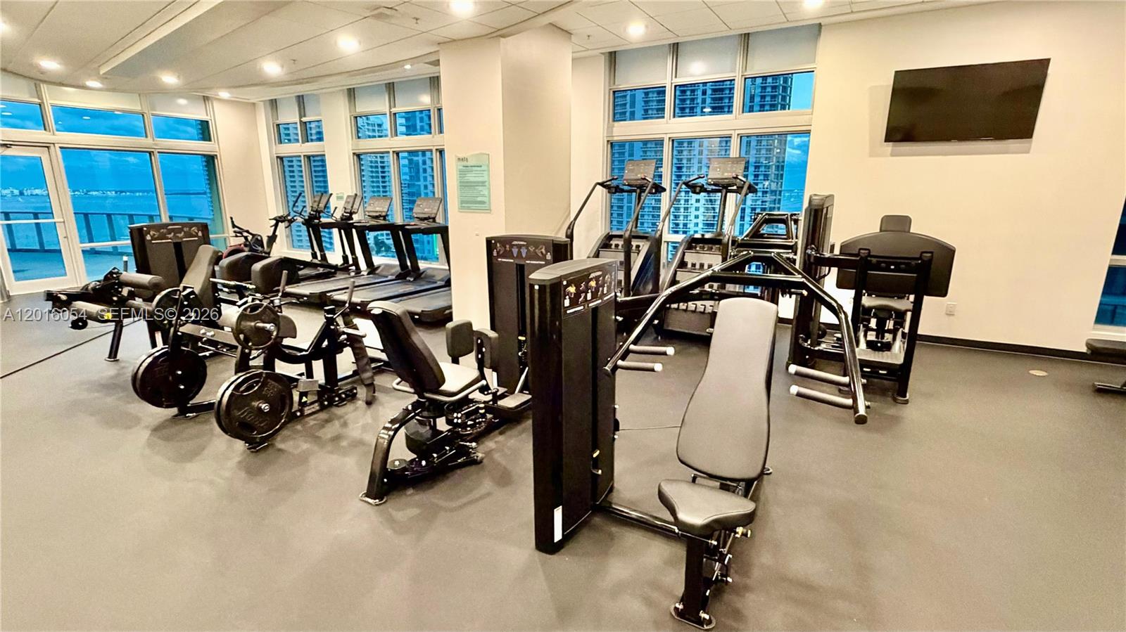 MET 1 CONDO - Residential Lease