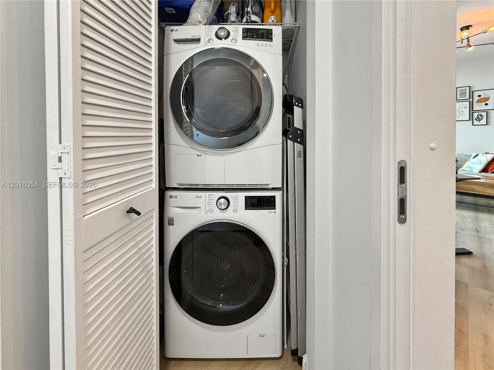 MET 1 CONDO - Residential Lease