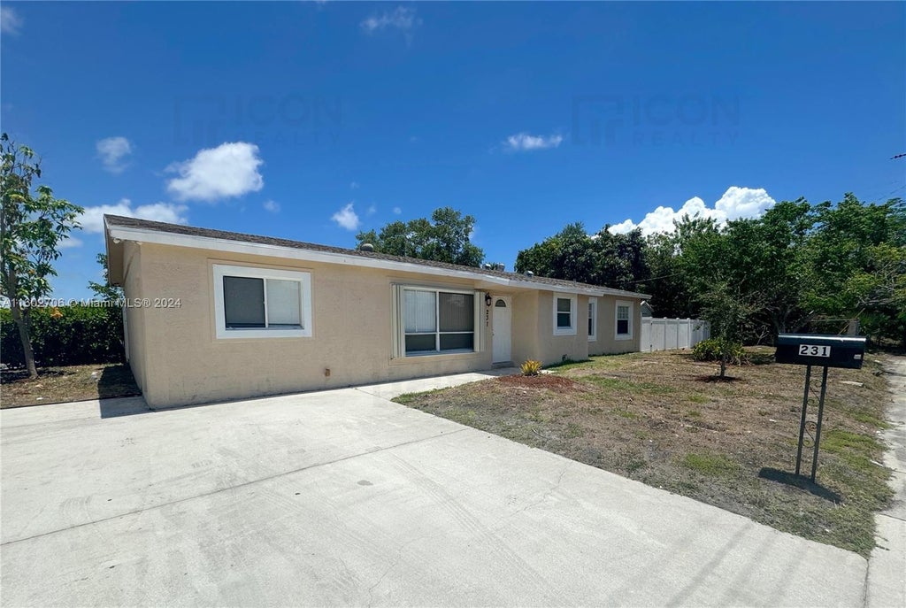 Photo of 231 NW 4th St, Deerfield Beach, FL 33441 (MLS # A11602706)