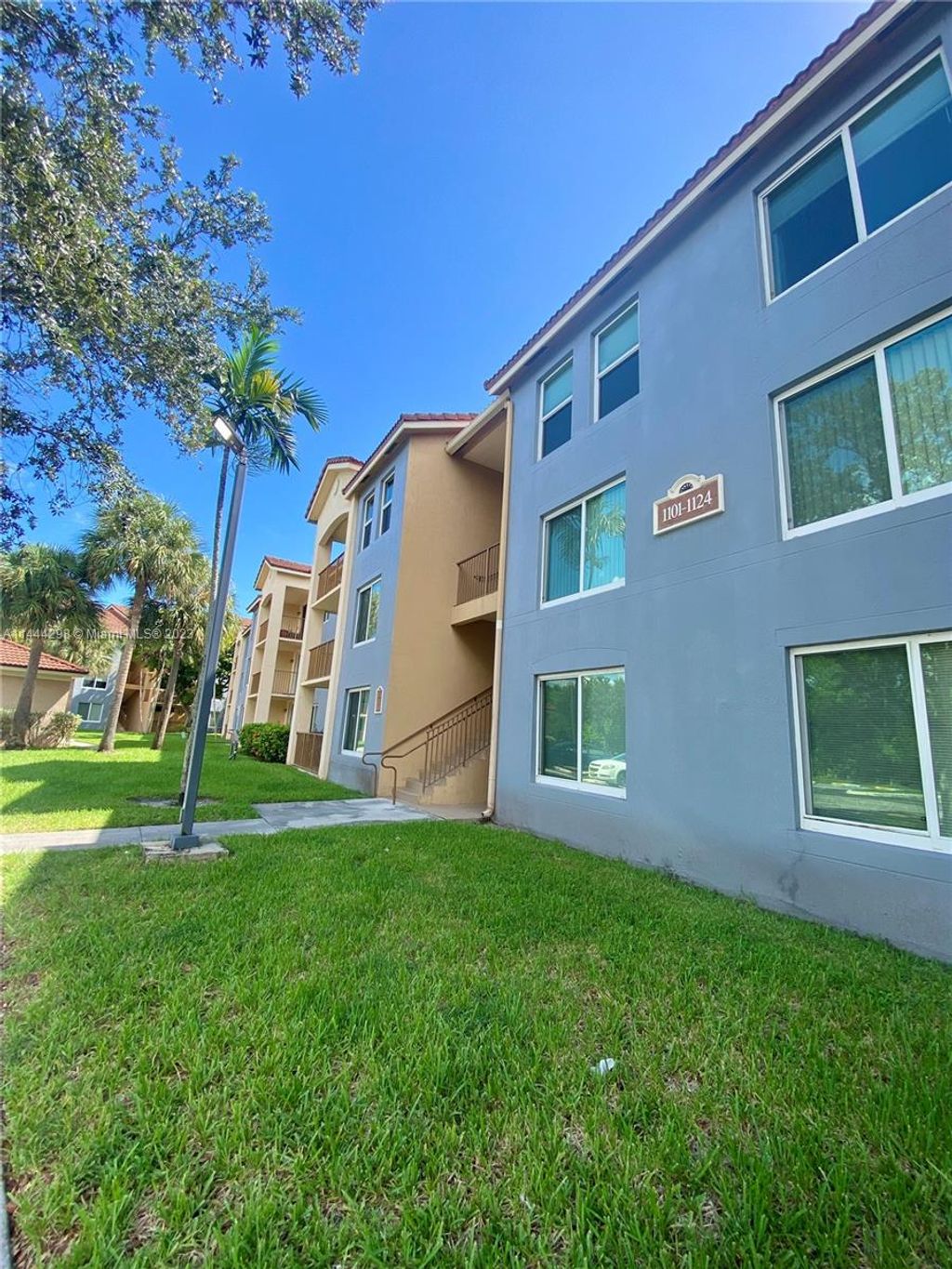 Photo of 1122 Villa Ln #1122, Boynton Beach, FL 33435 (MLS # A11444298)