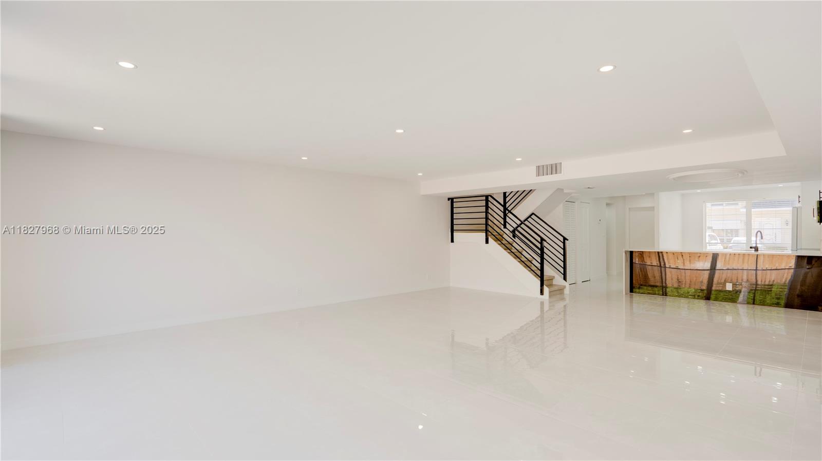 VENETIAN PARK III CONDO - Residential