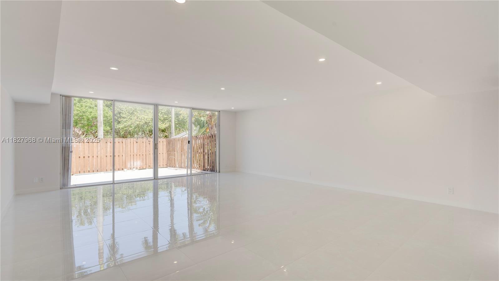 VENETIAN PARK III CONDO - Residential