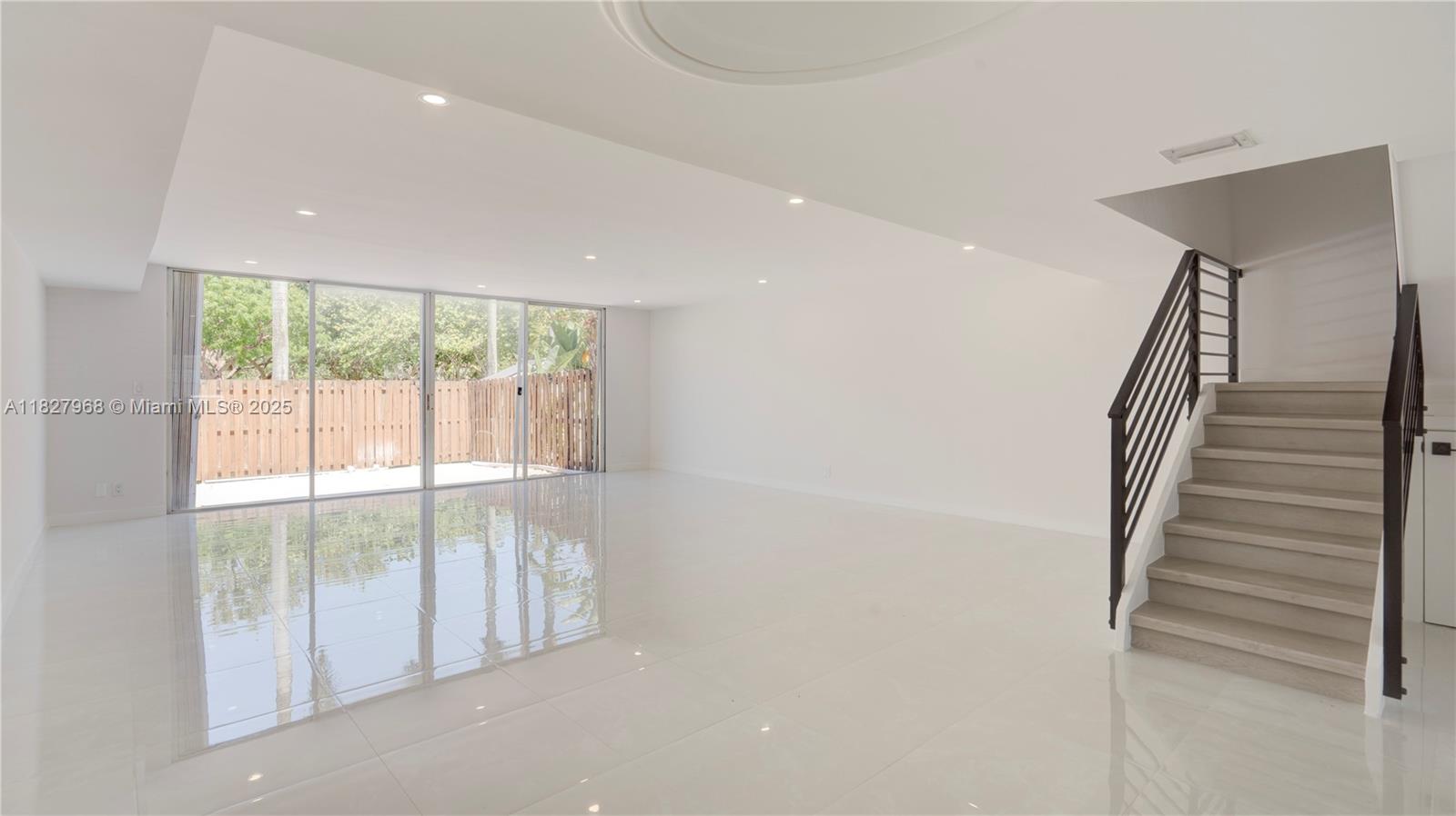 VENETIAN PARK III CONDO - Residential