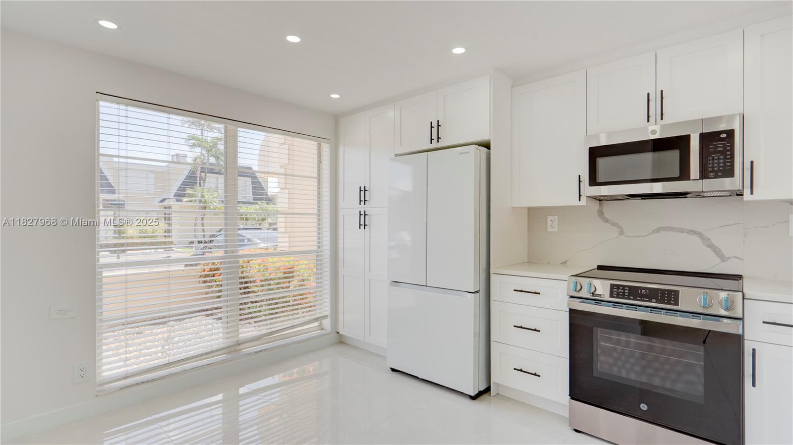 VENETIAN PARK III CONDO - Residential