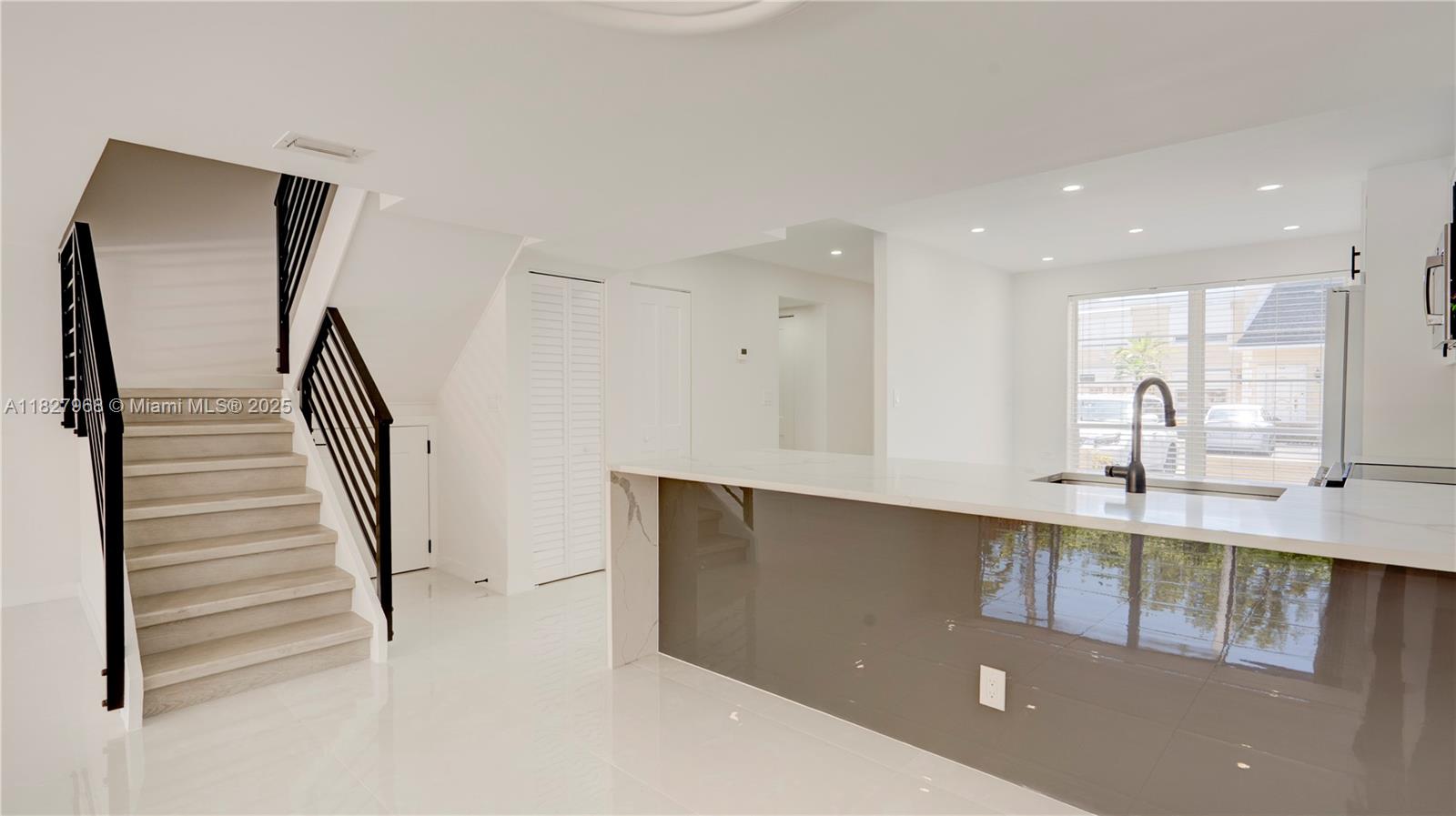 VENETIAN PARK III CONDO - Residential