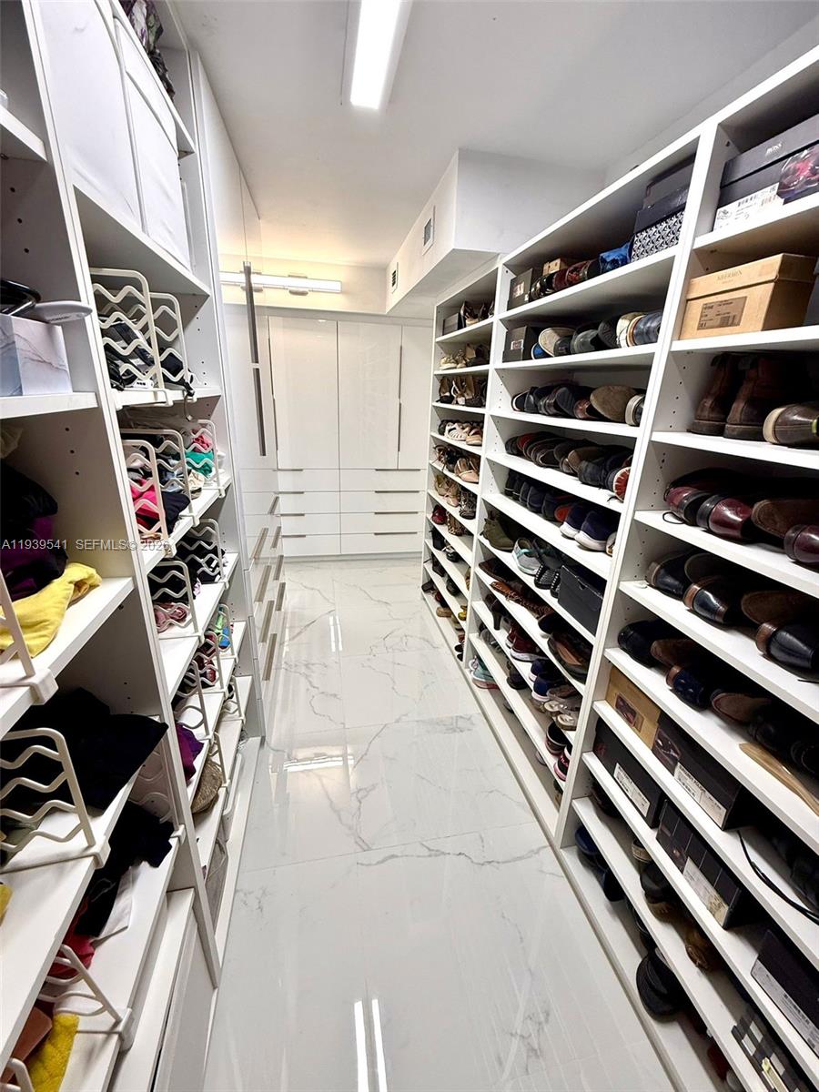 SUMMIT CONDO - Residential